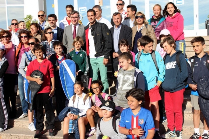 Guillermo García-López visita el Club Social los Llanos y apoya el torneo a beneficio de AFANION