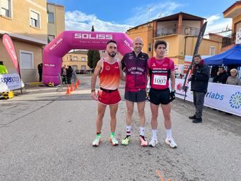 Hernández y María Ángeles Magán fueron los más fuertes en la Carrera Popular de Madrigueras