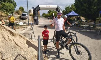Francisco Rus y Meritxell Falomir triunfan en la IX Carrera BTT de Férez