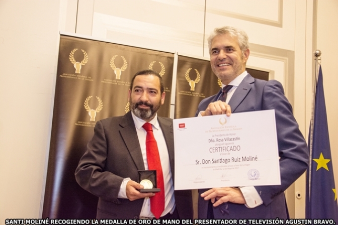 El peluquero albaceteño Santi Moliné, medalla de oro de la asociación española de profesionales de la imagen