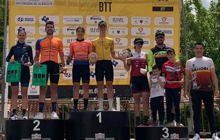 Juan González y Lucía Navarro ganan la carrera de BTT de Mahora