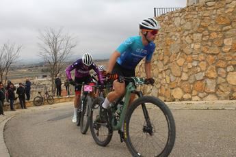 José Bernabé López y Almudena Jiménez ganan la XIII carrera de BTT de Bonete