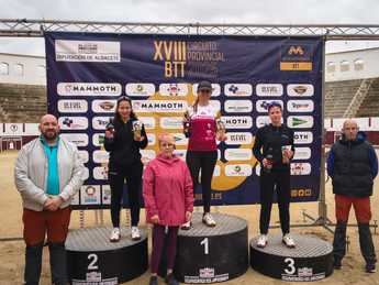 David Zafra y Rosario Alacid repiten victoria en la XVII BTT Ironmanchuela a pesar de la lluvia