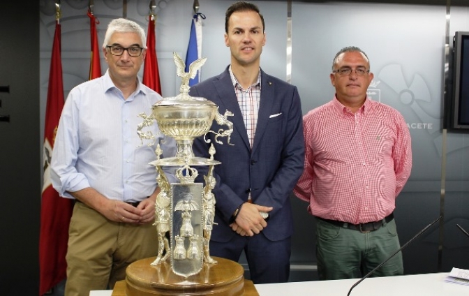 El Ayuntamiento y el Alba retoman la celebración del Trofeo Ciudad de Albacete de fútbol