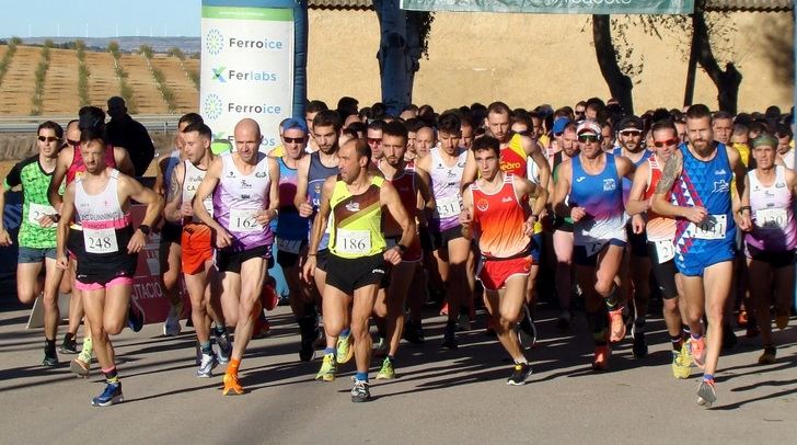 José Antonio Hernández y Eva Valera, ganadores en la Carrera Popular de Pétrola