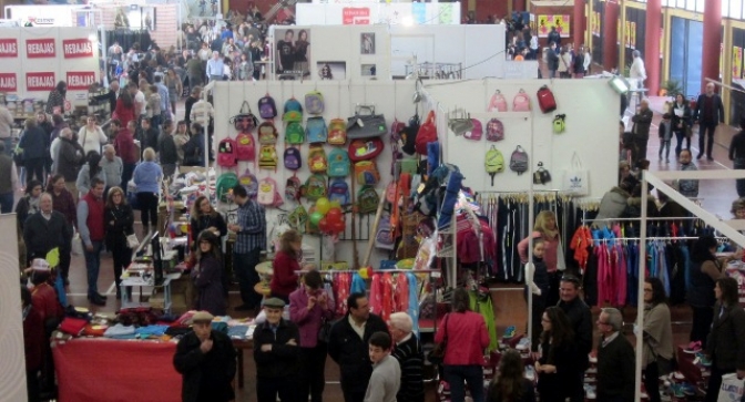 Más de 10.000 personas en la primera edición de la Feria Outlet de Villarrobledo (fotos)