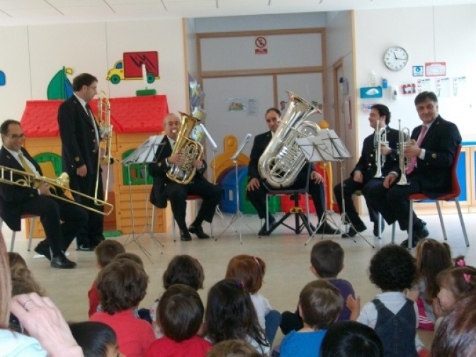 La Banda Sinfónica Municipal de Albacete actuó en siete colegios a la vez