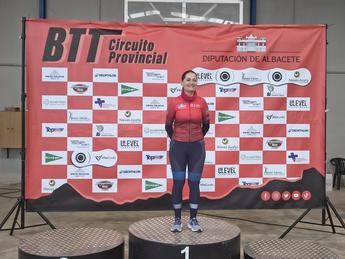 Almudena Jiménez Martínez conquista su tercera victoria en el Circuito Provincial de BTT en Tobarra