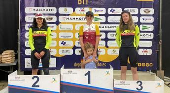Rosario Alacid Moreno, líder de la general femenina, ganó la BTT de Villalgordo