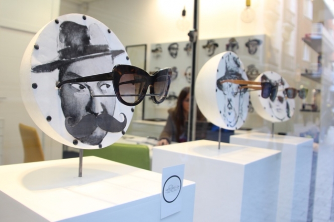 La óptica La Mirilla donará a Movember un 10% de los beneficios que obtenga de la venta de gafas a hombres con bigote