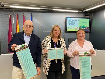 Llanos Navarro presenta el V Ciclo del programa ‘Hacemos Barrio’ con 30 conferencias gratuitas en el Centro Ágora