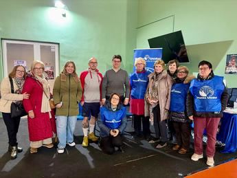 Manos Unidas recibe reconocimiento por su trabajo en cooperación internacional durante el torneo de pádel