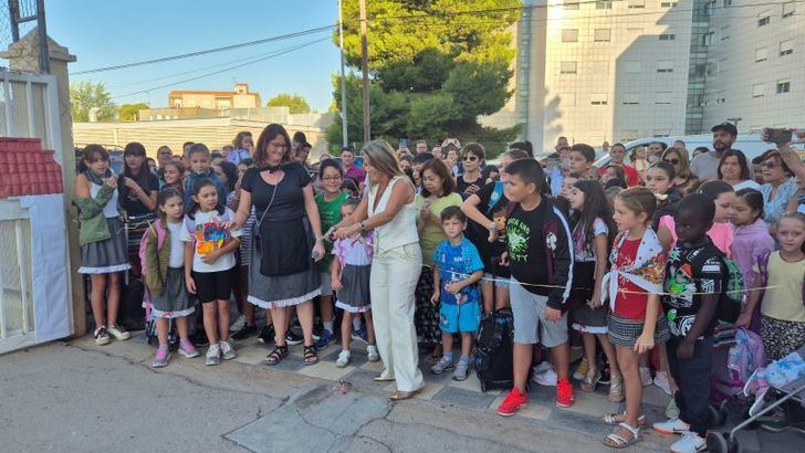 Cierre simbólico de la Puerta de Hierros en el Colegio Público Castilla-La Mancha