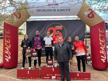 Óscar Utiel y Mari Carmen Risueño ganan la Carrera Popular de Abengibre