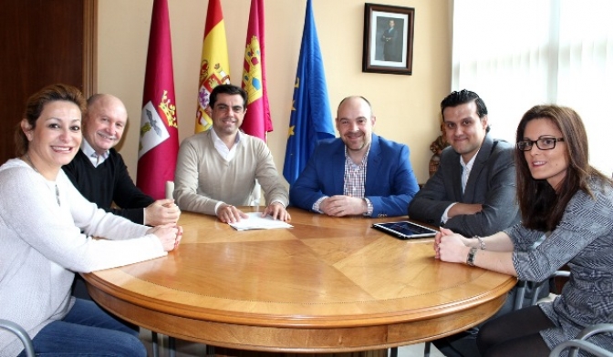 Los nuevos responsables de la Federación de Comercio de Albacete presentan en el Ayuntamiento sus iniciativas