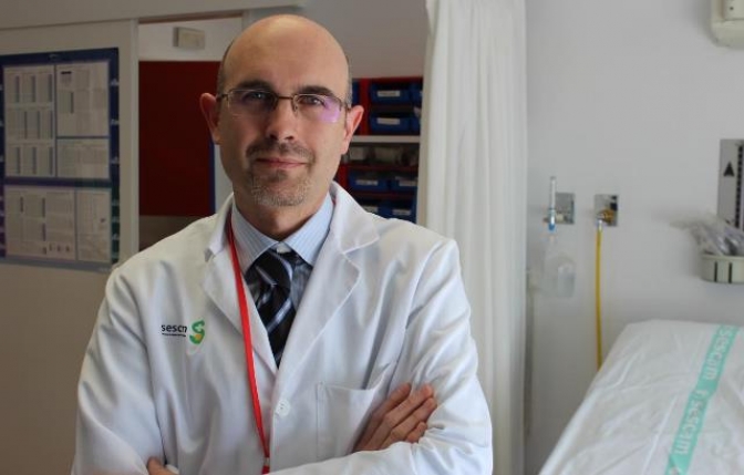 El responsable de cirugía plástica del Hospital de Albacete es el coordinador del registro nacional de implantes mamarios