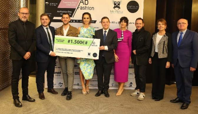 El joven diseñador Baro Lucas se alza con el premio de la II edición de AbFashion New Talents