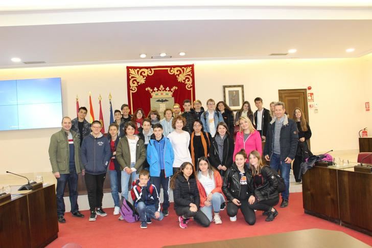 Estudiantes franceses de intercambio visitan el Ayuntamiento de Albacete