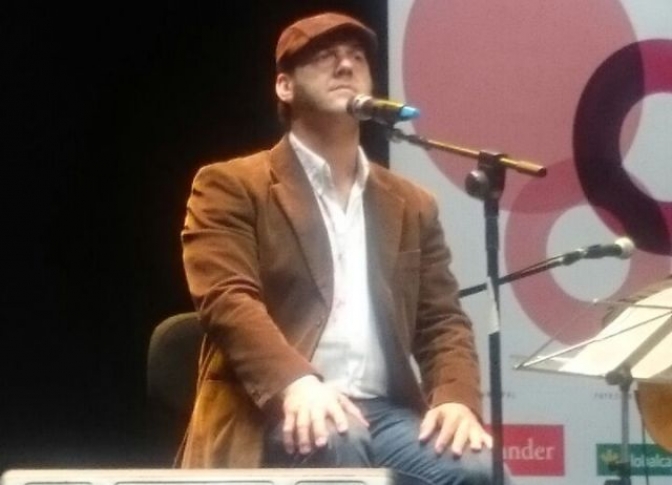 Paco Candela llenó el teatro municipal de Tomelloso en un exitoso concierto