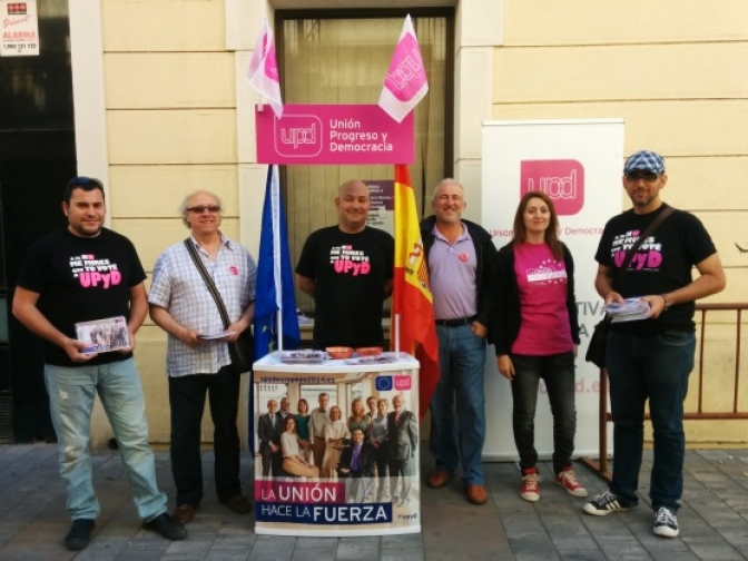 Acto de campaña de UPyD en el mercado de Almansa