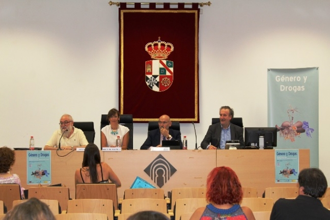 María Gil asiste a la inauguración de las II jornadas de género y drogas en el campus de Albacete