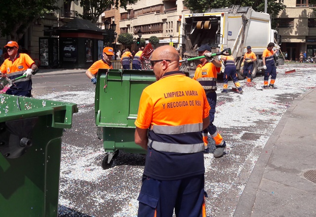 El Ayuntamiento de Albacete inicia una campaña de limpieza de manchas en aceras y calles peatonales