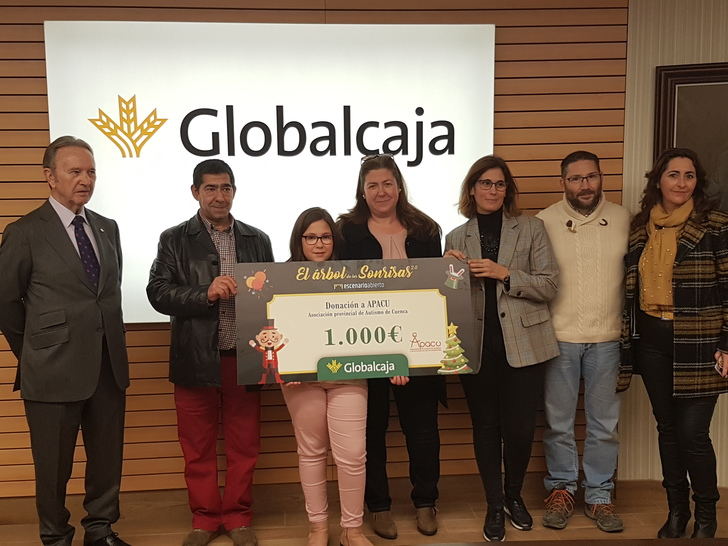 Globalcaja entrega a APACU el premio del concurso fotográfico “El árbol de las sonrisas”