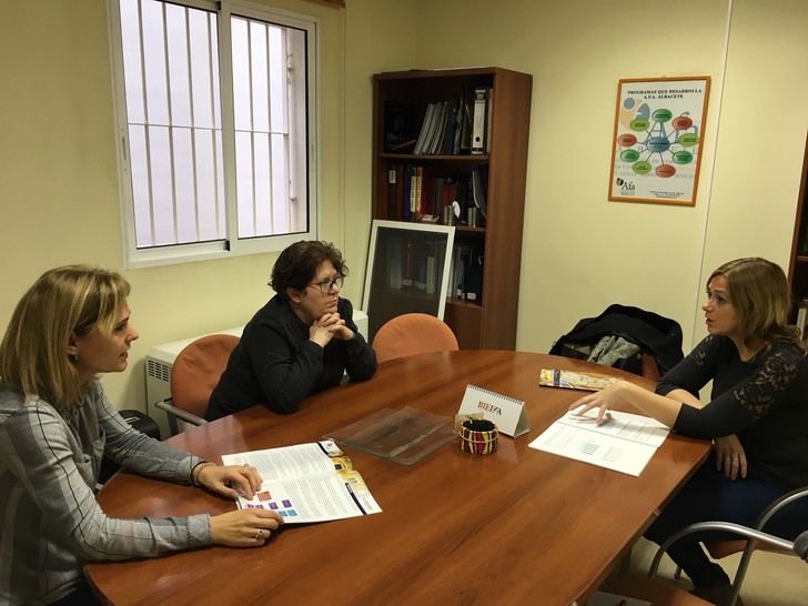 Ciudadanos Albacete conoce las necesidades de los familiares de enfermos de Alzheimer