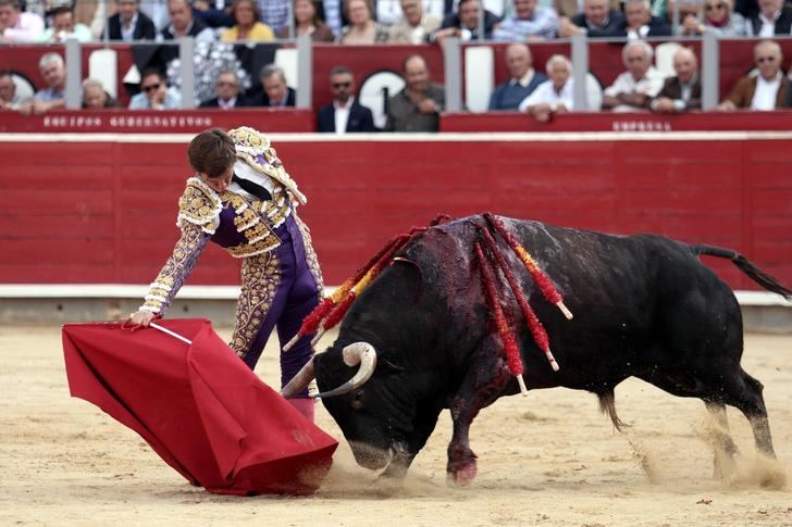 Orejas para Ponce y Lorenzo en una decepcionante tarde en la Feria de Albacete