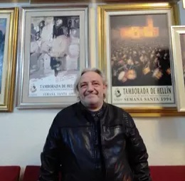 El pintor Félix López, seleccionado para hacer el cartel de las tamboradas de Hellín de 2021