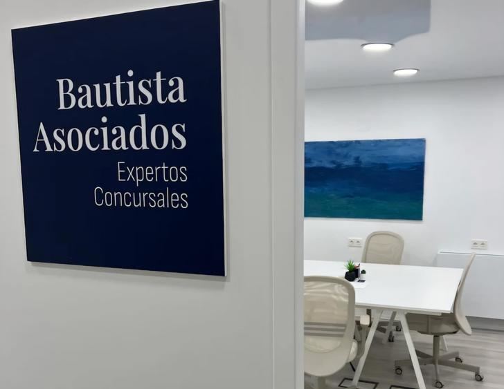 Bautista Asociados, de Albacete, logra una sentencia pionera que exonera más de 39.000 euros de deuda pública a una joven de Valladolid