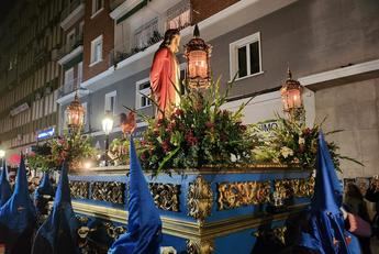 El viento obliga a la Junta de Cofradías a retirar de las calles de Albacete la ornamentación de Semana Santa