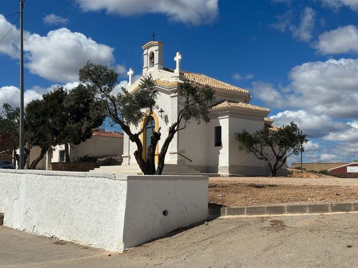 Hellín celebra el Viernes Santo con la plantación de olivos y pinos