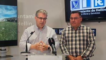 El alcalde de Hellín explica los retrasos en el mantenimiento municipal por falta de personal y lluvias