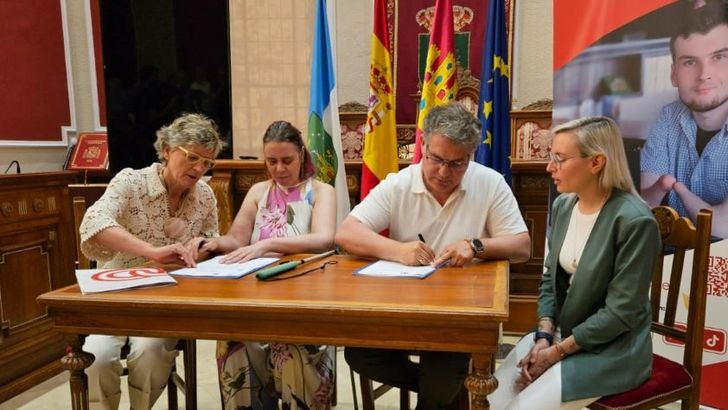Hellín firma convenio para impulsar el empleo de personas con discapacidad
