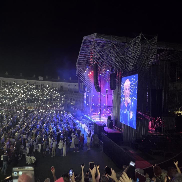 Pecos revive recuerdos y emociones en su concierto en Albacete