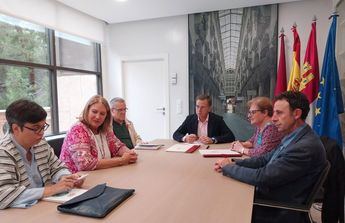 El Ayuntamiento de Albacete destina 110.000 euros a Cáritas para apoyar a personas vulnerables