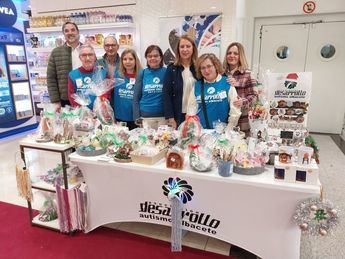 La Asociación Desarrollo organiza un mercadillo navideño para apoyar a sus usuarios y familias