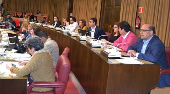 El pleno de Albacete da luz verde a las propuestas del PSOE de mejorar el transporte a pedanías y recordar represaliados de la dictadura