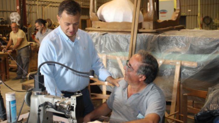 Manuel Serrano, alcalde de Albacete, visita a los trabajadores de los Talleres Municipales