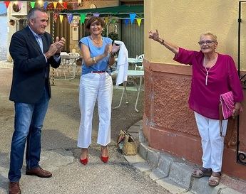 Los concejales Elena Serrallé y Carlos Calero asisten a las fiestas patronales de Casa de las Monjas