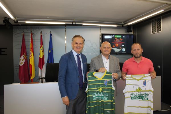 El 3X3 Circuito regional de baloncesto tendrá a jóvenes jugadores participando en un torneo al aire libre en el Altozano (Albacete)