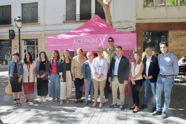 Manuel Serrano, alcalde de Albacete, destaca la importante labor de ACEPAIN en la investigación contra el cáncer