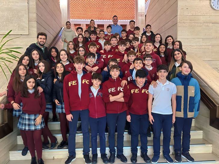 Un grupo de 60 alumnos del colegio Nuestra Señora del Rosario visita el Ayuntamiento de Albacete
 