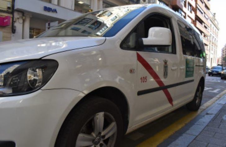 El Ayuntamiento de Albacete concede ayudas para adquirir tres nuevos taxis adaptados a personas con movilidad reducida