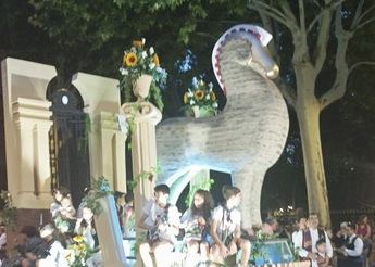 La carroza “Caballo de Lodares” gana el primer premio de la Cabalgata de Feria 2023