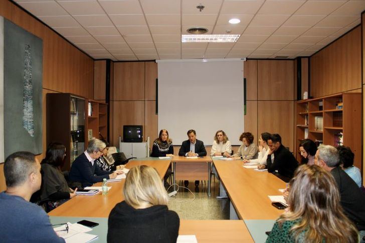 El alcalde de Albacete se reúne con las entidades que trabajan por la inclusión social y las anima a solicitar las ayudas municipales 