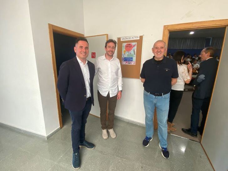 Pascual Molina, concejal de Educación de Albacete, apoya las Miniolimpiadas de Física y Química