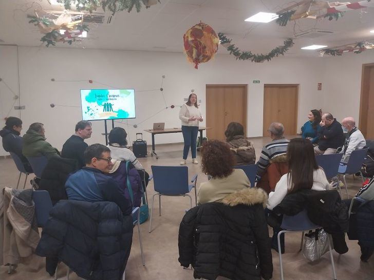 La concejala Llanos Navarro destaca la inclusión en la muestra de tapices navideños del Centro Ágora