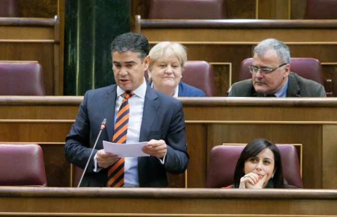 González Ramos (PSOE Albacete) exige a Rajoy que proteja a los productores de fruta de hueso